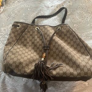 Vintage Gucci bag she may have some flaws, but she’s very clean make offer !